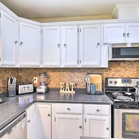 Charming Hampton Home With Yard 2 Mi To Beach! Екстер'єр фото