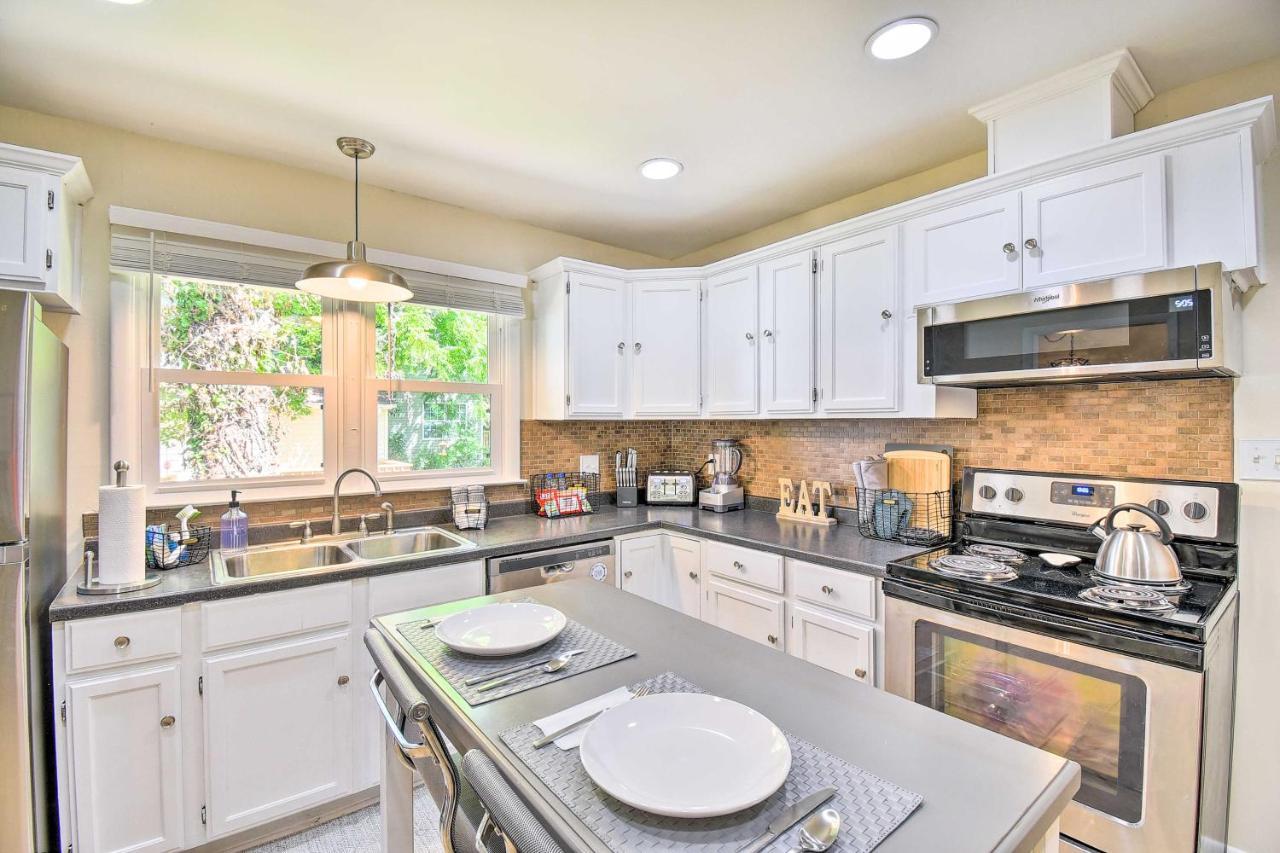 Charming Hampton Home With Yard 2 Mi To Beach! Екстер'єр фото