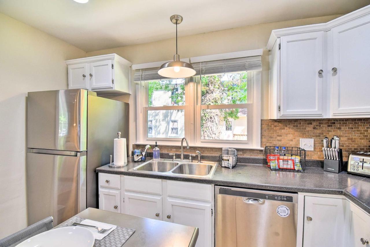 Charming Hampton Home With Yard 2 Mi To Beach! Екстер'єр фото